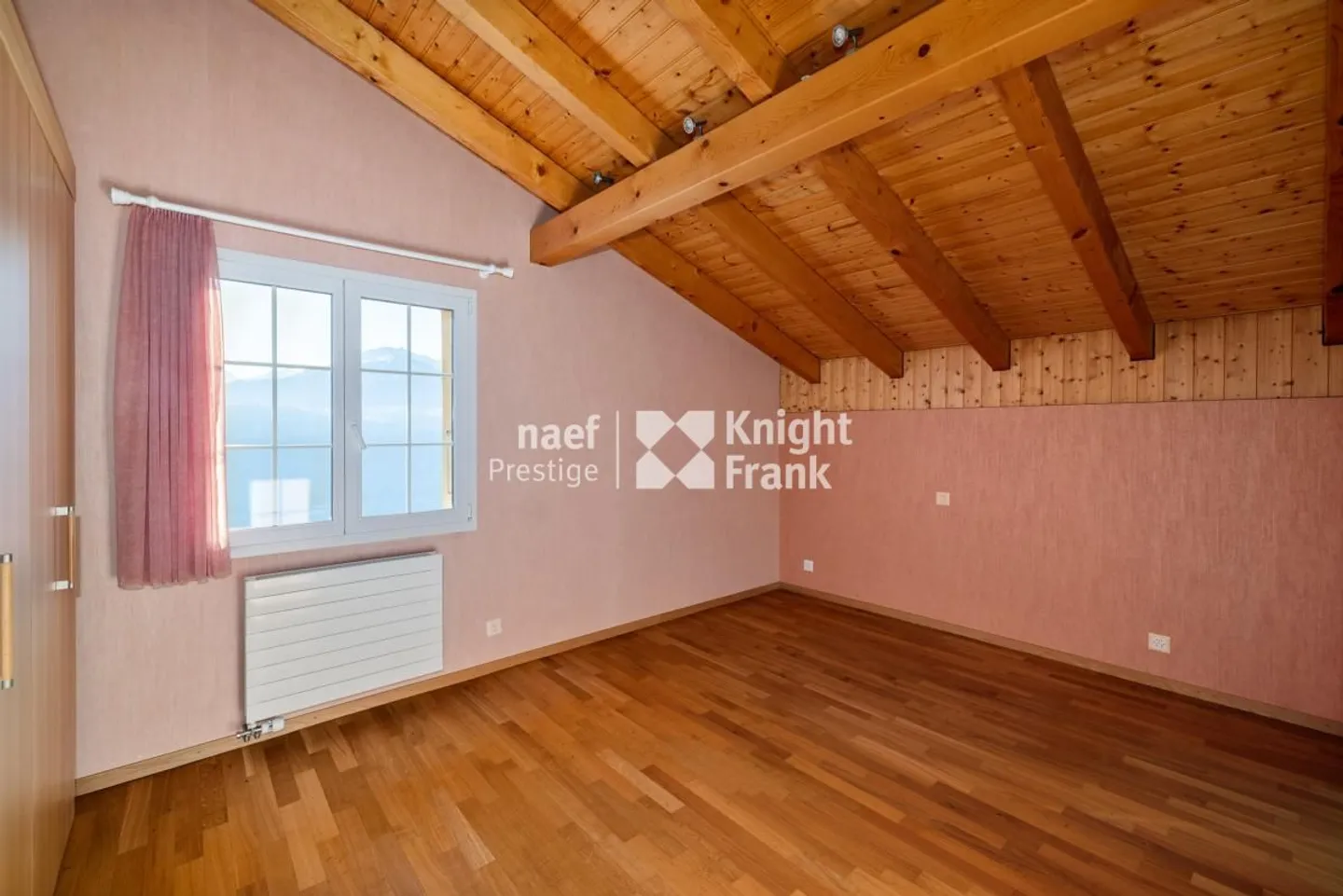 Beautiful family villa in Randogne - Photo 3 of 10