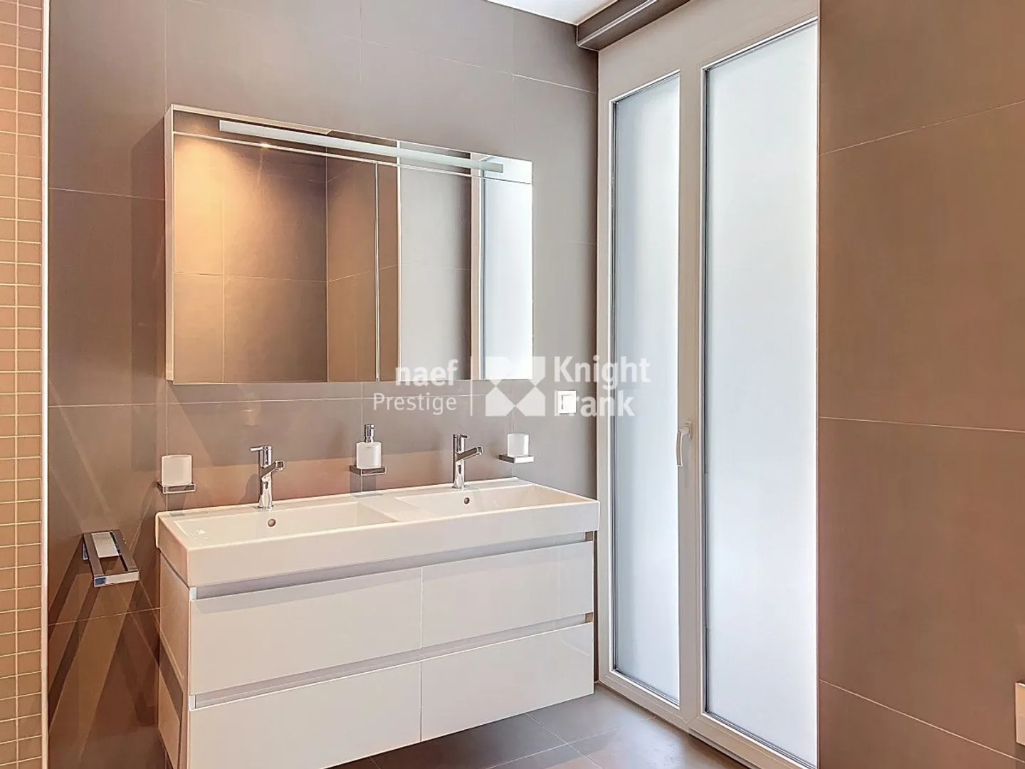 Bel appartement de standing avec jardin, terrasse et piscine privative - Photo 1 sur 11