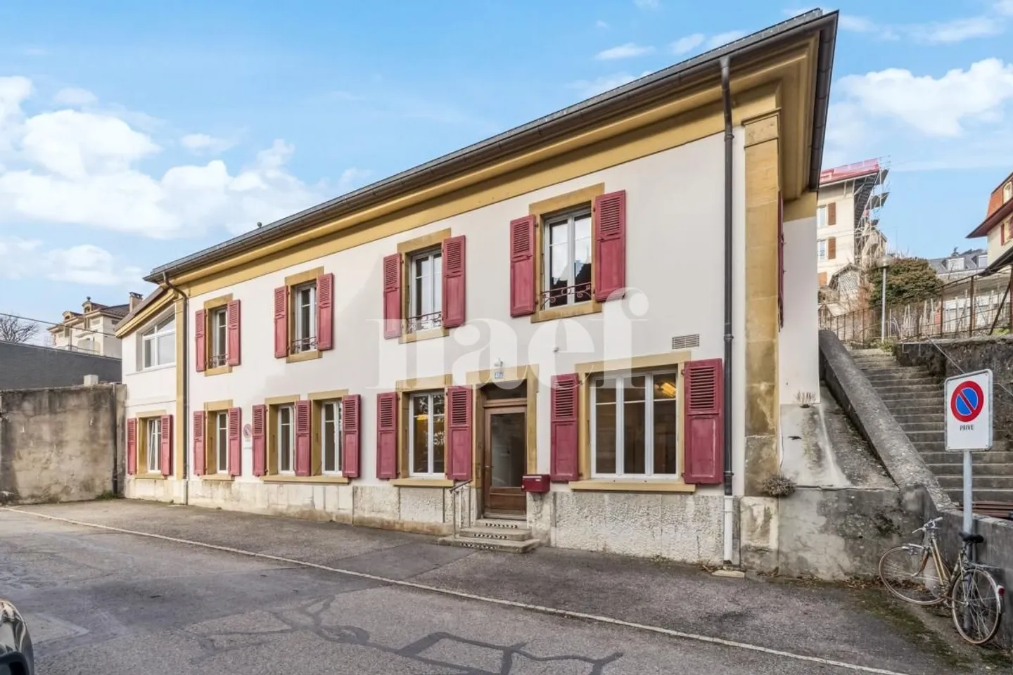 Hervorragende Gewerbefläche von 220 m² - Unabhängiges Haus mit bemerkenswerter Architektur - Foto 2 von 12