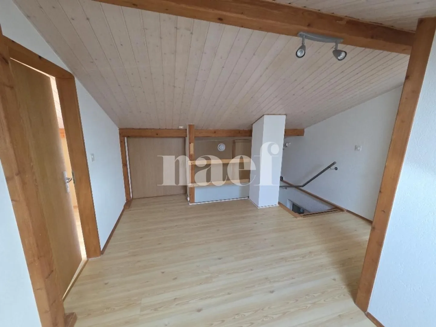 Charmantes 3,5-Zimmer-Haus mit Terrasse, Garten und atemberaubendem Blick - Les Geneveys-sur-Coffrane (Val-de-Ruz) - Foto 6 von 11