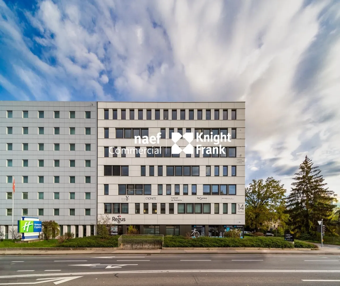 Superb furnished offices of 400m2 - Mont-Blanc view - Close to Airport - Photo 1 of 8