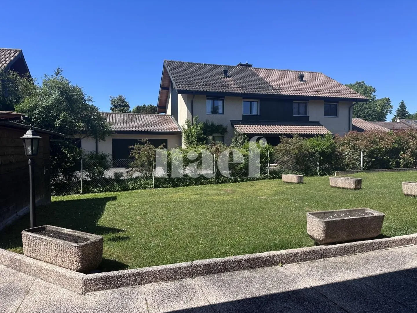 Charmantes Doppelhaus mit 4,5 Zimmern in Aïre mit Garten und Terrasse - Foto 6 von 12