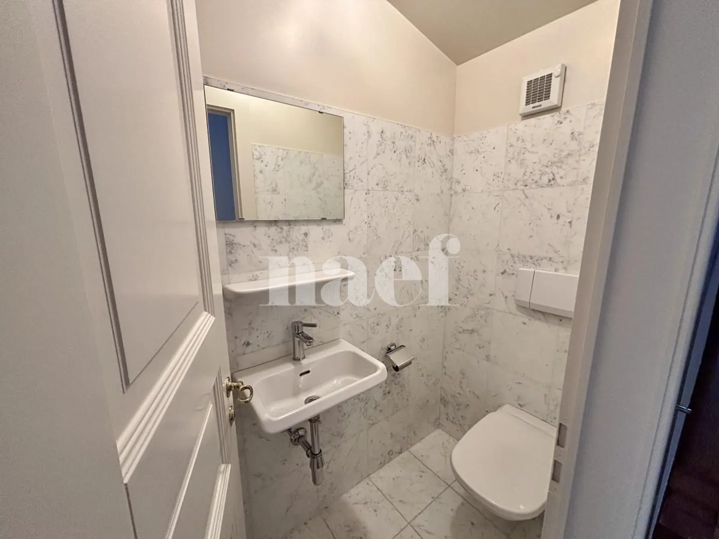 Duplex affascinante in una casa padronale ristrutturata - Foto 9 di 13