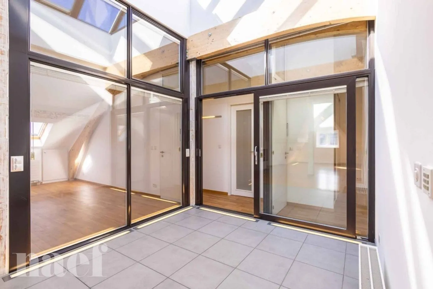 Schöne Wohnung in einem historischen Gebäude - Foto 2 von 13