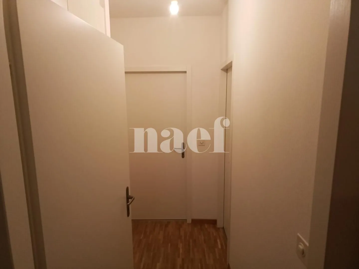 Appartement moderne avec loggia - Photo 8 sur 9