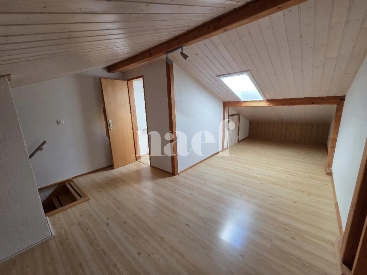 Charmantes 3,5-Zimmer-Haus mit Terrasse, Garten und atemberaubendem Blick - Les Geneveys-sur-Coffrane (Val-de-Ruz) - Foto 8 von 12