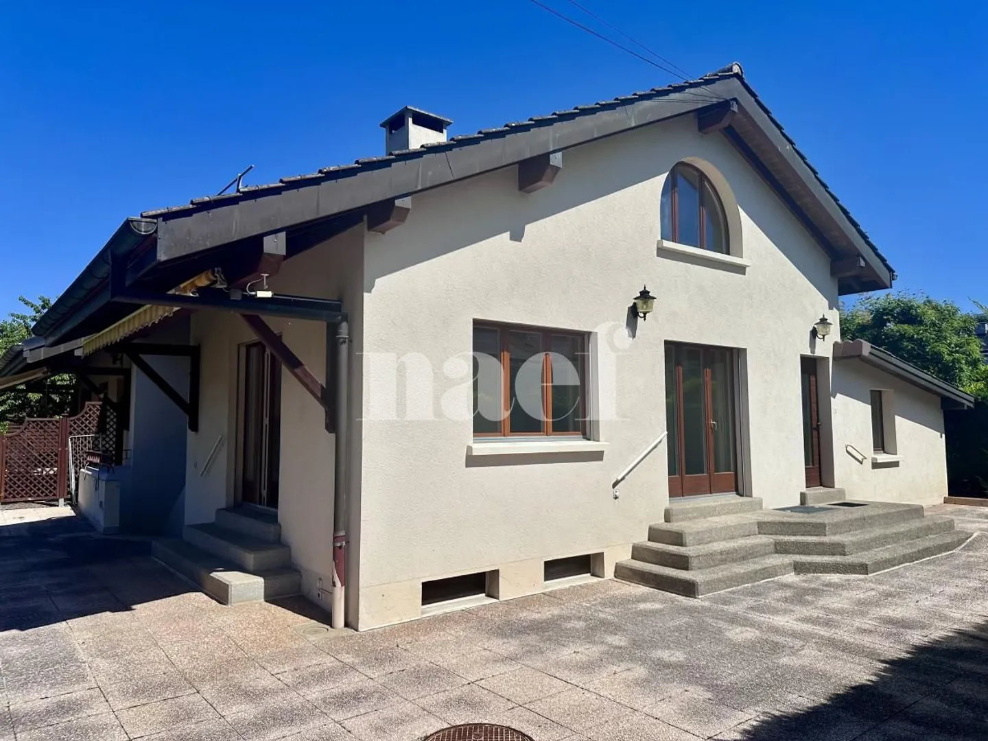 Charmantes Doppelhaus mit 4,5 Zimmern in Aïre mit Garten und Terrasse - Foto 5 von 12