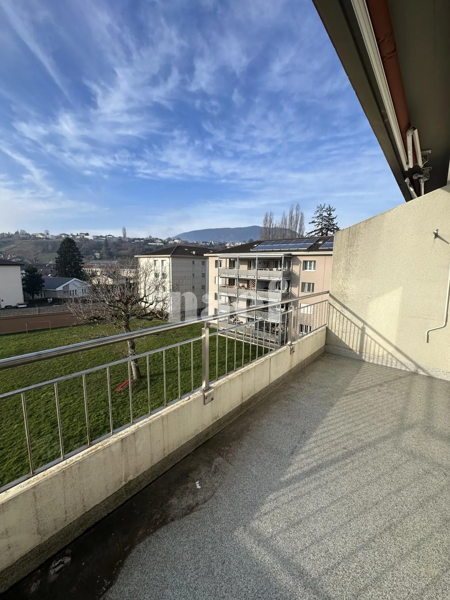 4-room apartment with balcony - Photo 2 of 8