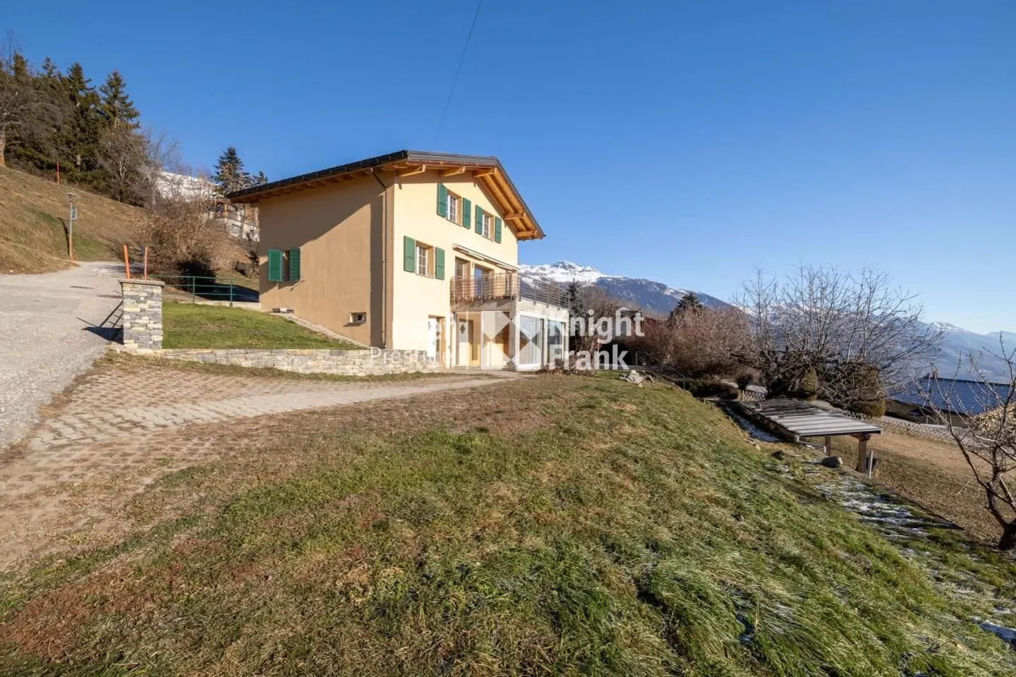 Beautiful family villa in Randogne - Photo 8 of 10