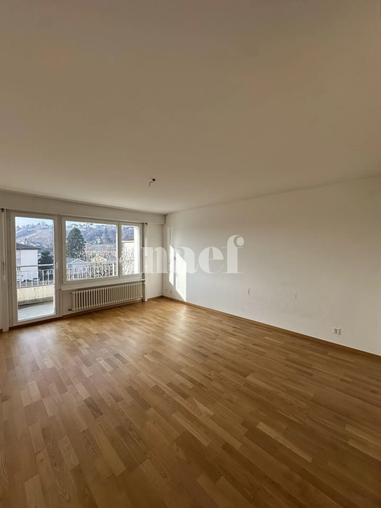 4-room apartment with balcony - Photo 1 of 8