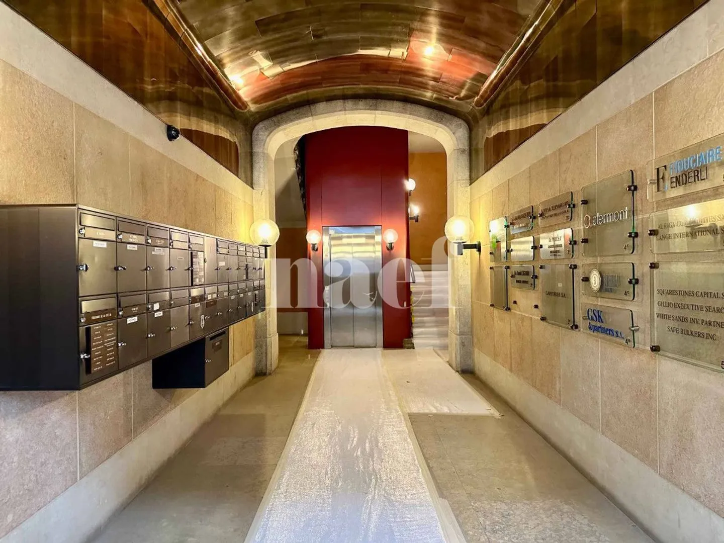 Im Herzen von Genf, schöne Wohnung mit französischem Balkon und atemberaubendem Blick auf den See - Foto 2 von 5