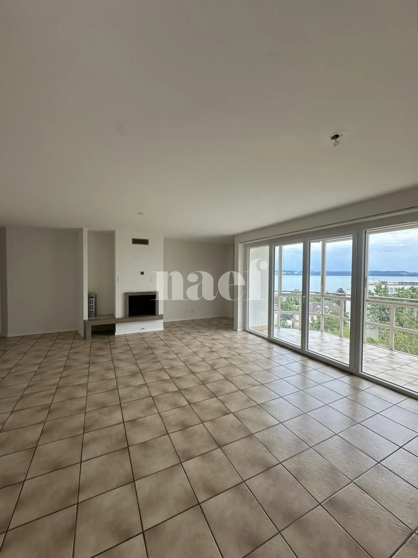 Appartement 4.5 pièces avec vue sur le lac - Photo 2 of 8