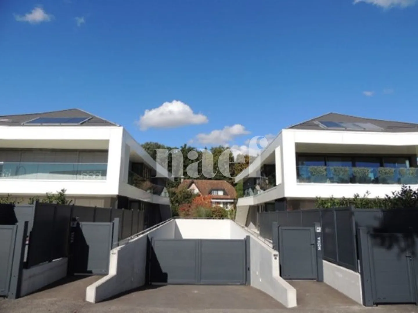 Bel appartement de standing avec jardin, terrasse et piscine privative - Photo 3 sur 10