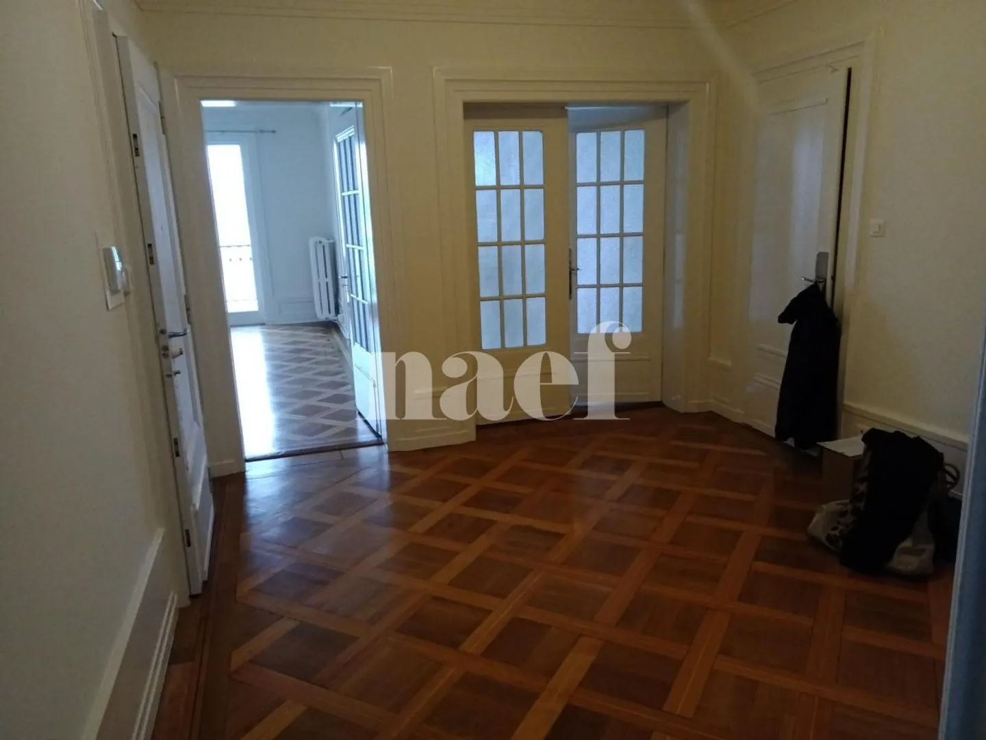 High-end apartment on the quays - Photo 2 of 13