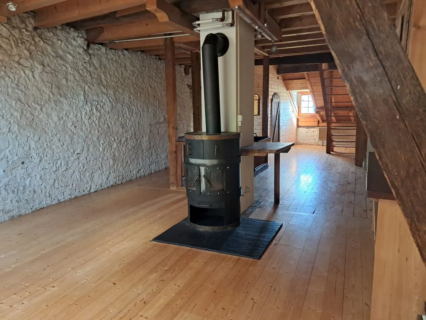 Une pépite nichée dans le bourg de Romainmôtier, atypique, idéal pour un Airbnb - Photo 3 sur 11