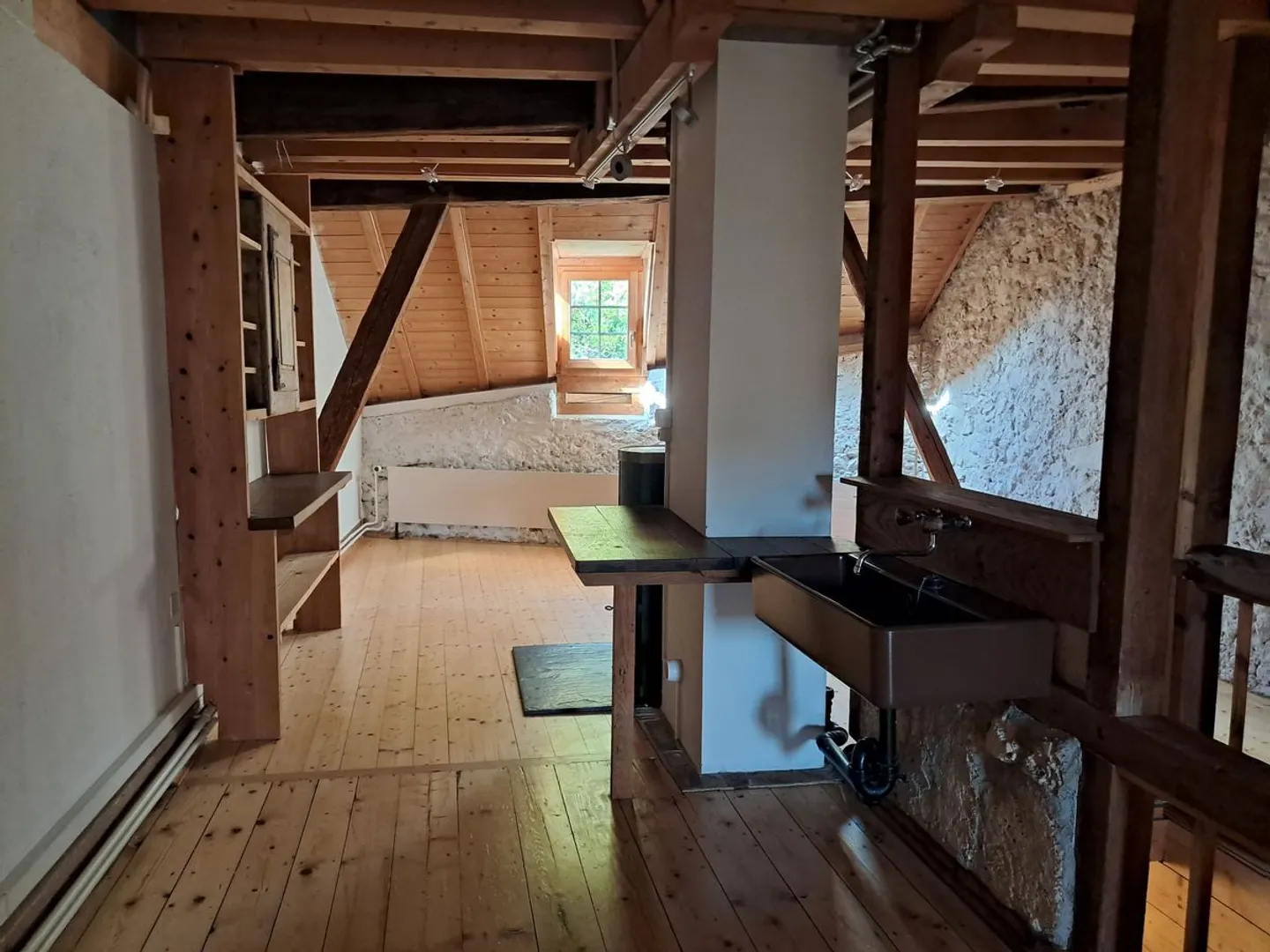 Une pépite nichée dans le bourg de Romainmôtier, atypique, idéal pour un Airbnb - Photo 9 sur 11