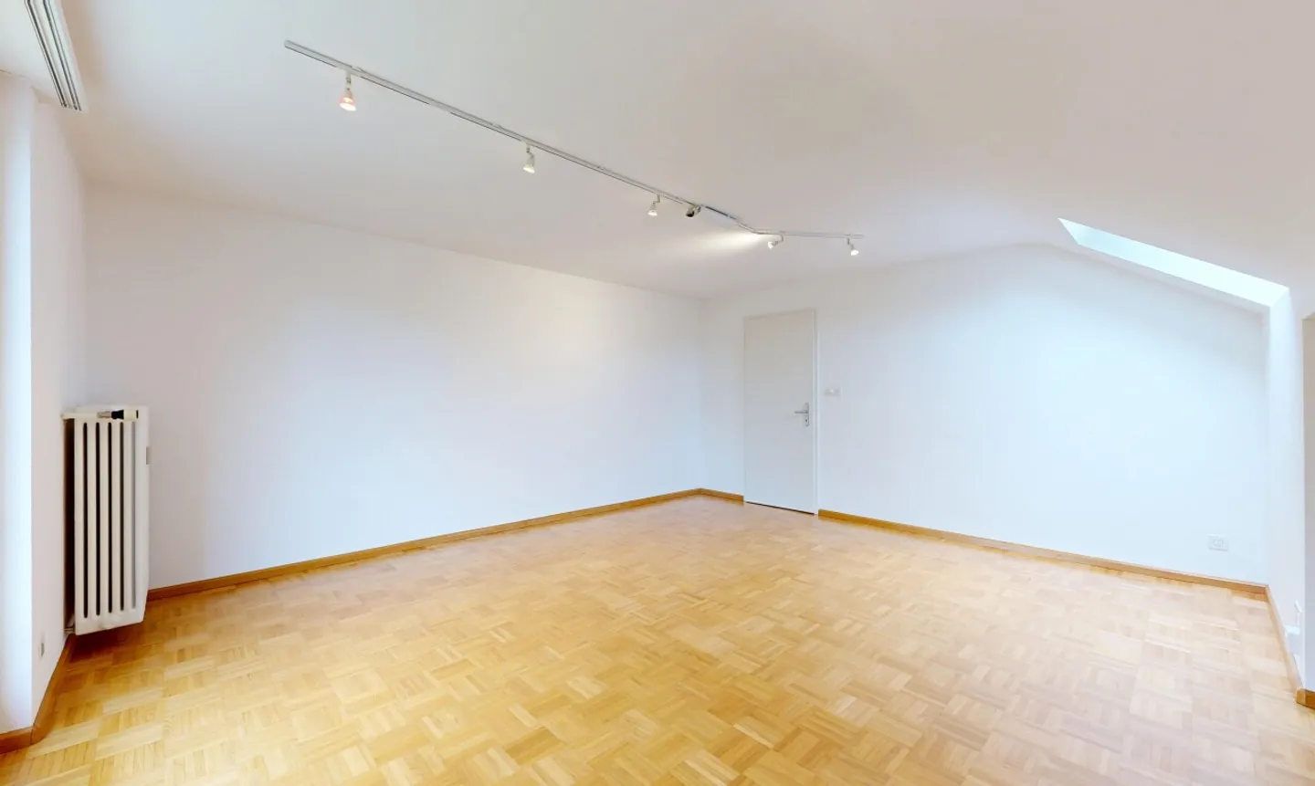 Maisonette attico con tre balconi e giardino privato - Foto 7 di 11