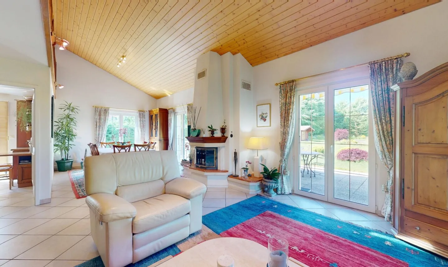 Exceptional house, large garden and building plot! - Photo 1 of 11