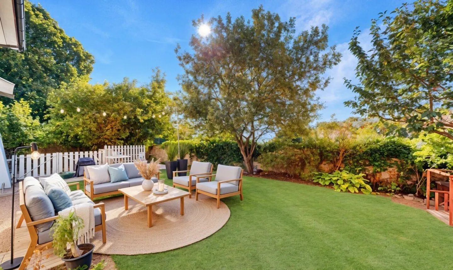 Duplex with garden, huge cellar and 2 covered parking spaces - Photo 2 of 11