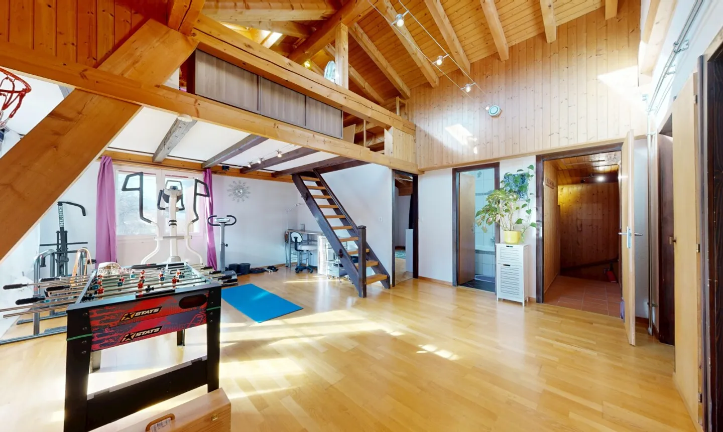 Casa familiare luminosa con grande potenziale - Foto 1 di 11