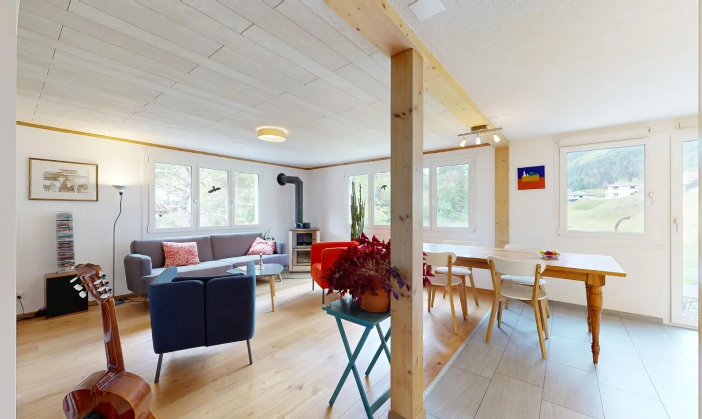 Modernisiertes EFH mit Schopf, Garten und Bergkulisse - Foto 2 von 11