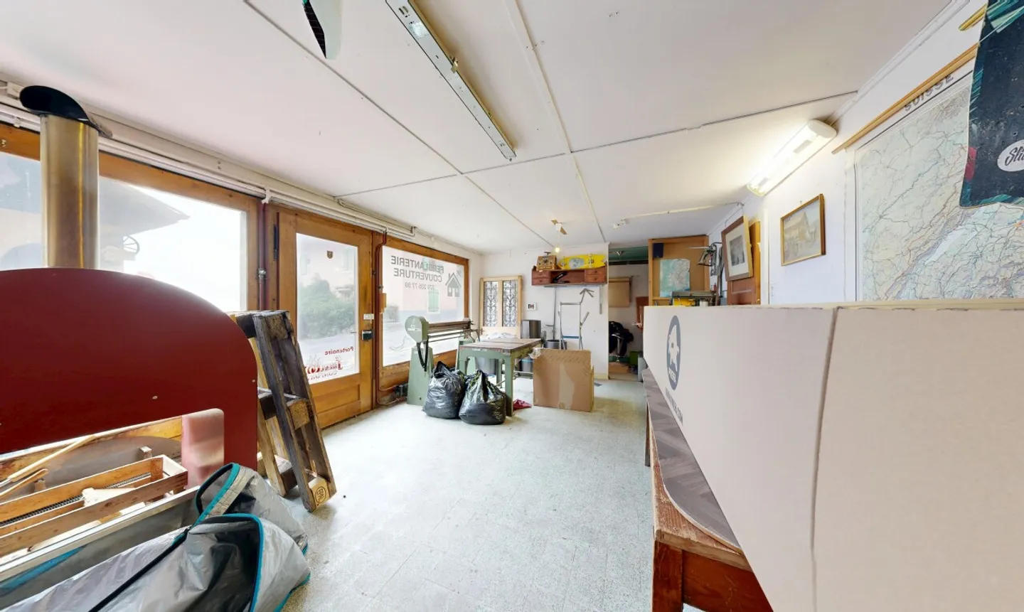 Building in the center of Gryon, great potential for your projects - Photo 5 of 11