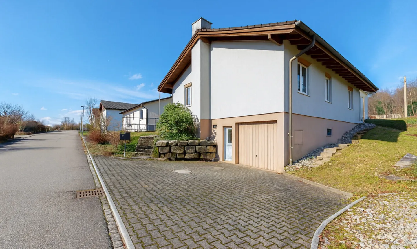 Charmantes Einfamilienhaus mit Garten - Foto 3 von 11