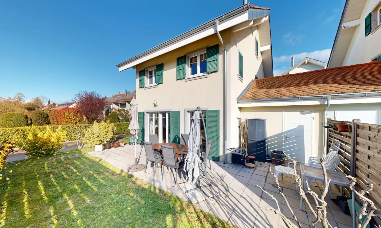 Incantevole Casa Familiare in Zona Tranquilla - Foto 2 di 11