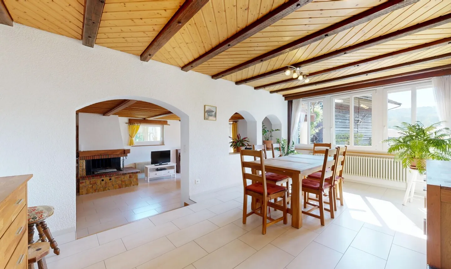 Bright family house with garden and great potential - Photo 1 of 11