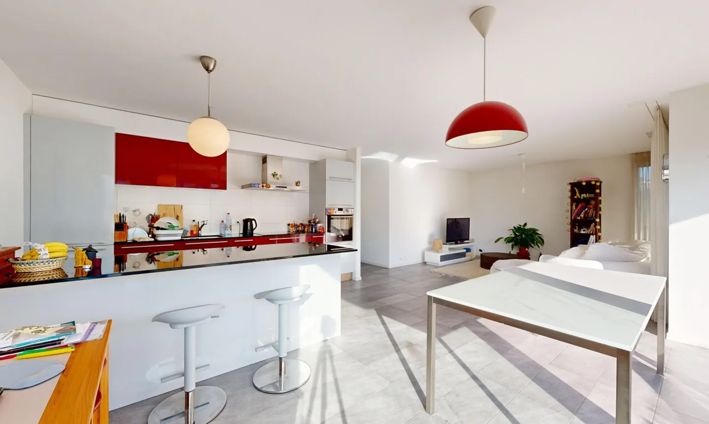 Appartement moderne avec balcon - Photo 2 sur 13