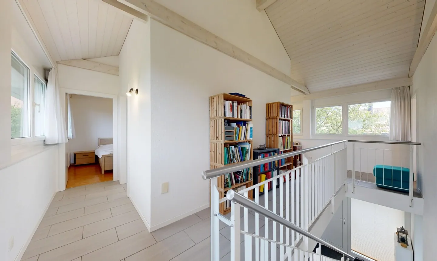 Spacious 6.5-room villa with landscaped garden in Cernier - Photo 10 of 11