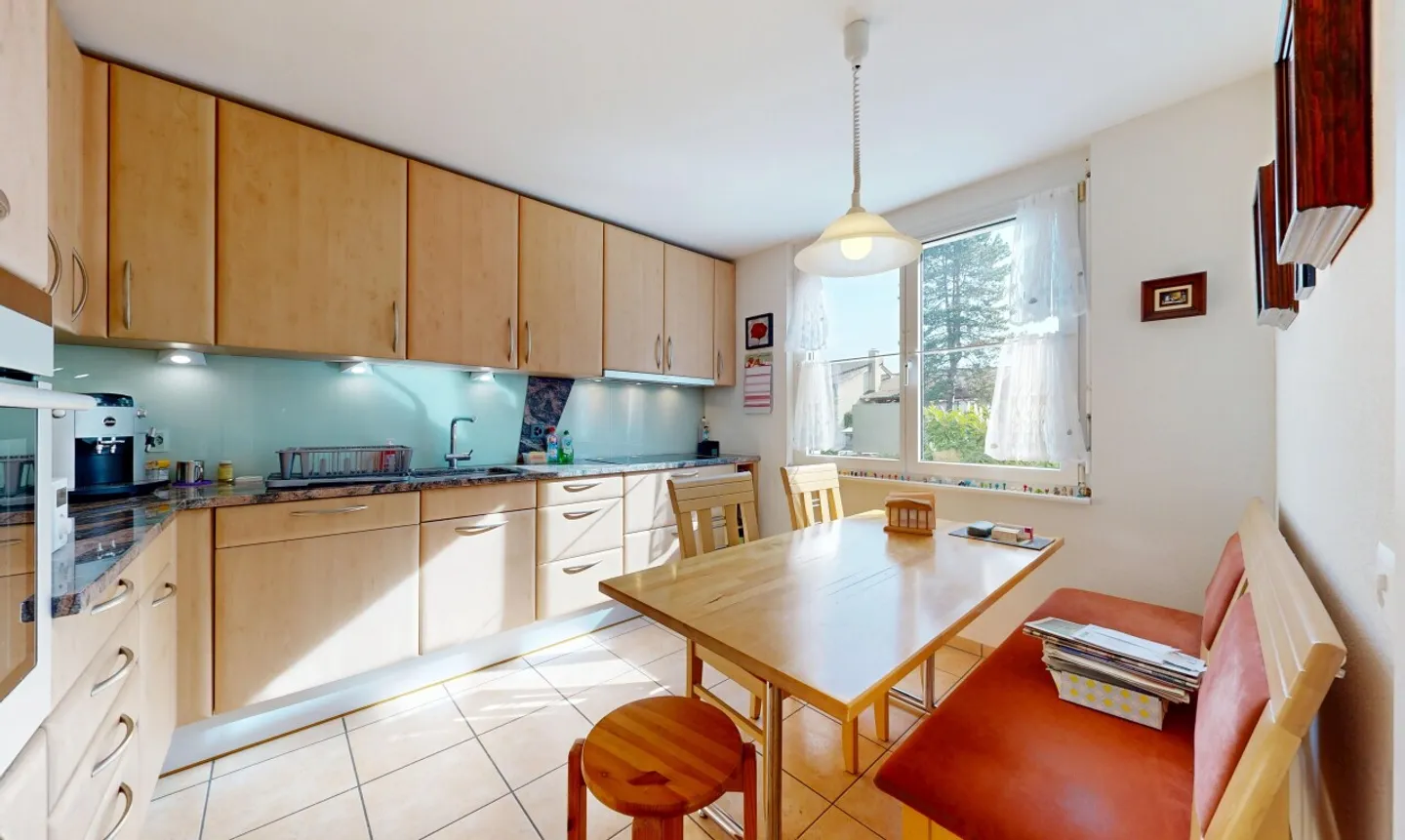 Attractive 5.5-room end-of-terrace house with low-maintenance garden - Photo 4 of 13