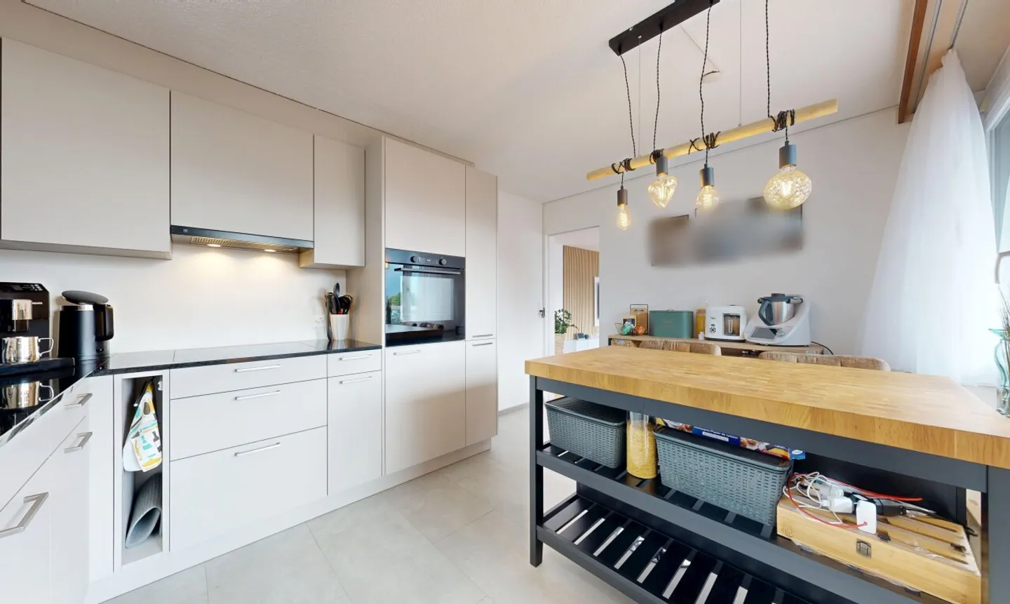 Appartamento 4.5 stanze con balcone e due posti auto a Sevelen - Foto 7 di 11