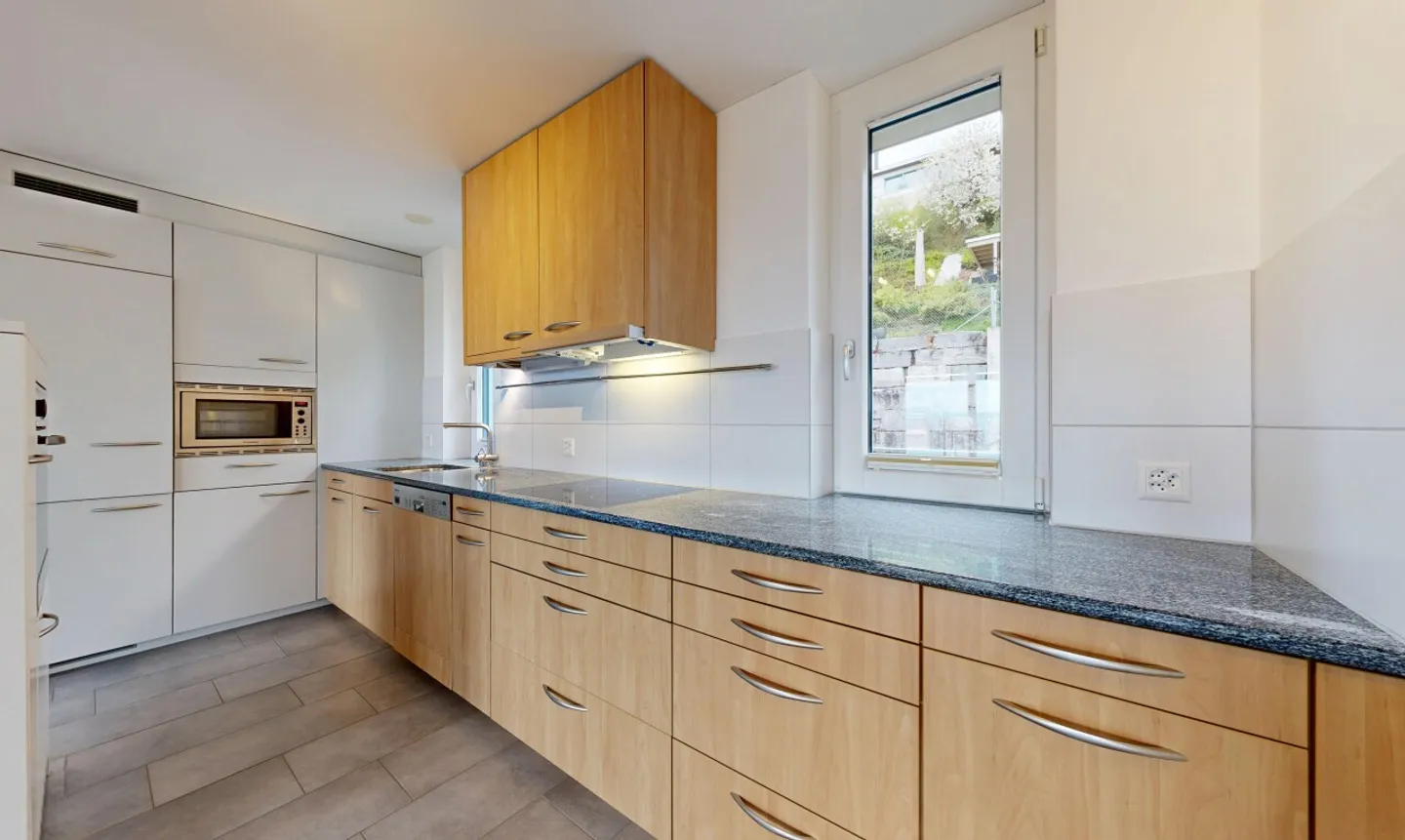 Modernes Apartment mit Balkon - Foto 7 von 11