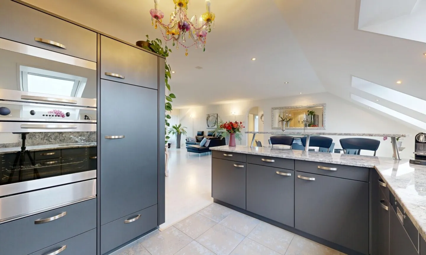 Charmante Dachwohnung mit Aussicht - Foto 8 von 11