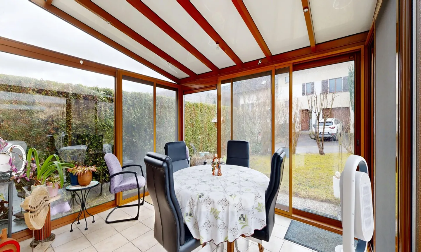 Maison familiale avec jardin - Photo 3 sur 11