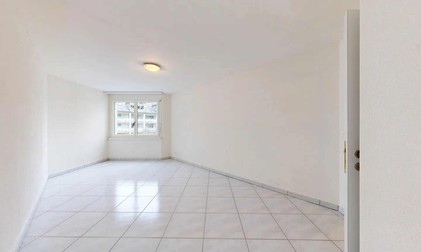 Luminoso appartamento di 3½ locali con balcone e vista sul Pilatus - Foto 9 di 13