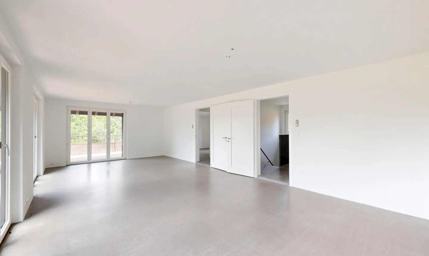 Modern Living in the Green: 6.5 Room House with Swimming Pond - Photo 8 of 11