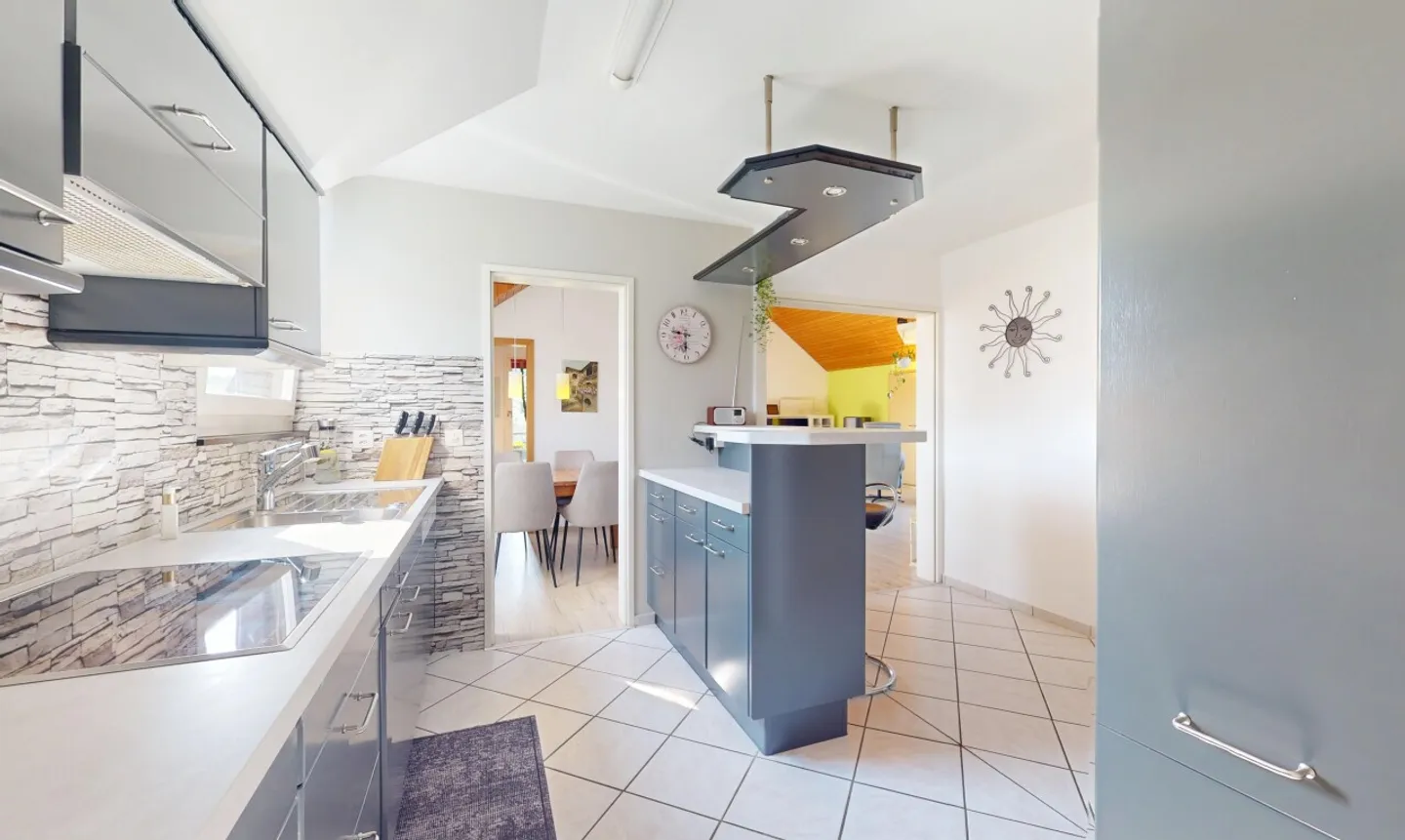 Charmante Dachwohnung mit Balkon - Foto 8 von 13