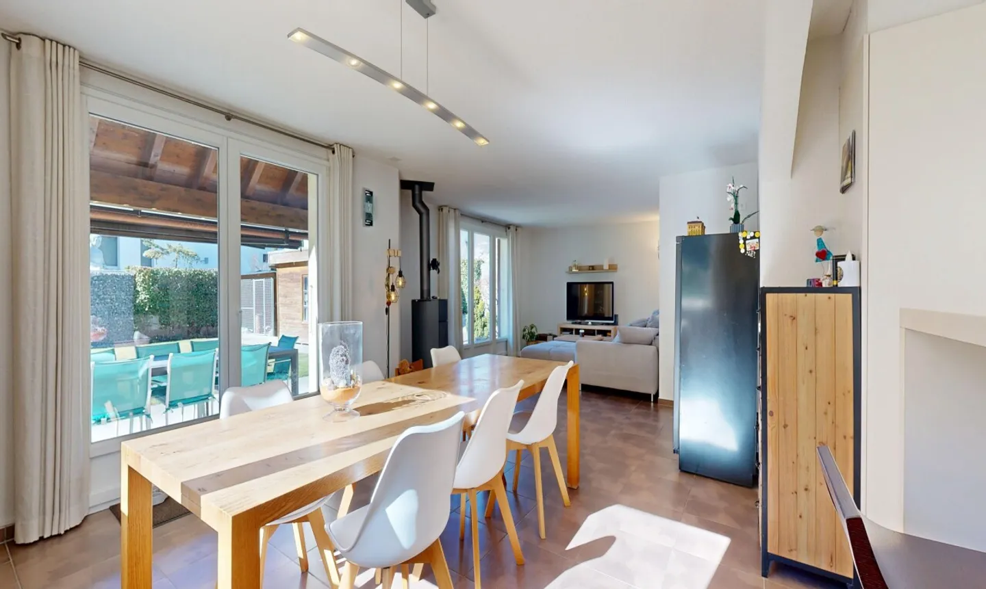 Charming 5.5 room family home with large garden - Photo 8 of 11