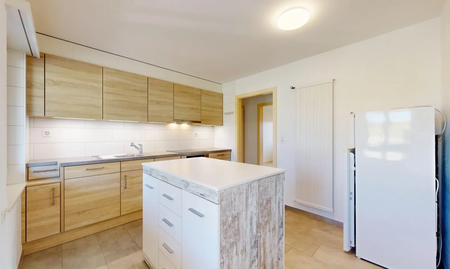 Bright family house with garden and great potential - Photo 8 of 11
