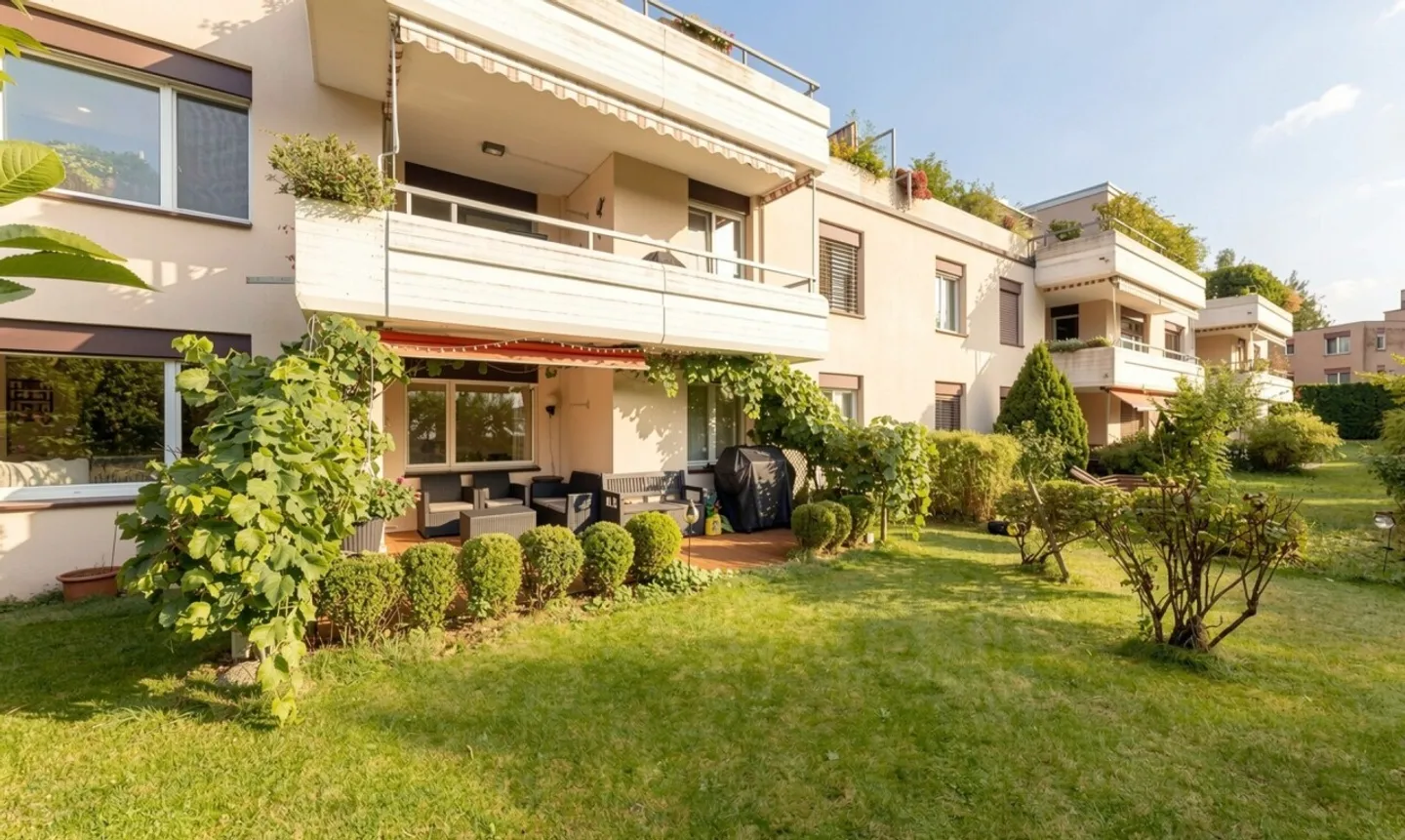 Appartement de jardin avec un potentiel énorme sur la Côte d'Or de Zurich - Photo 1 sur 11