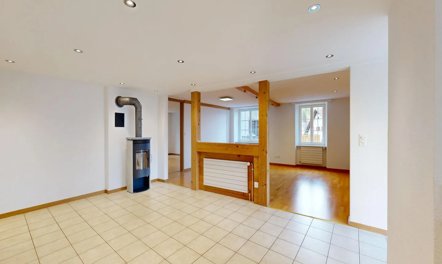 Charmante und grosszügige 3.5-Zimmer Wohnung mit privatem Garten! - Foto 4 di 11
