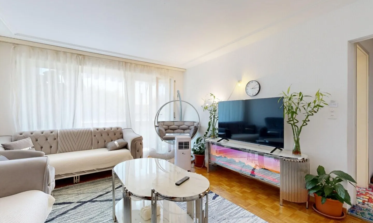Charming Apartment with Parking - Photo 3 of 11