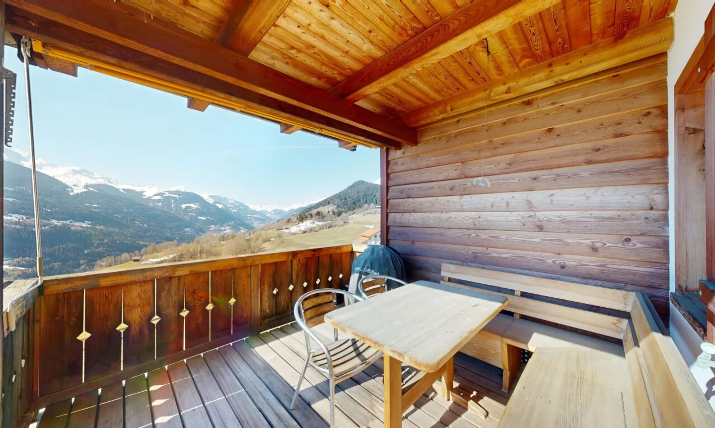 3.5-room apartment with panoramic view & fireplace in Brigels - Photo 8 of 11