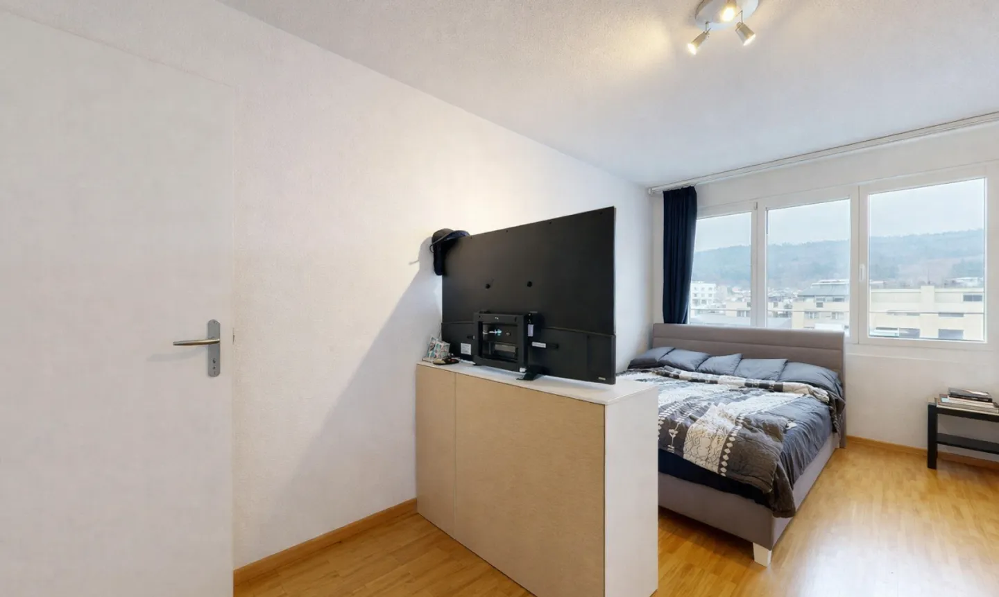 Ampio appartamento di 5,5 locali con grande loggia a Schlieren - Foto 8 di 11