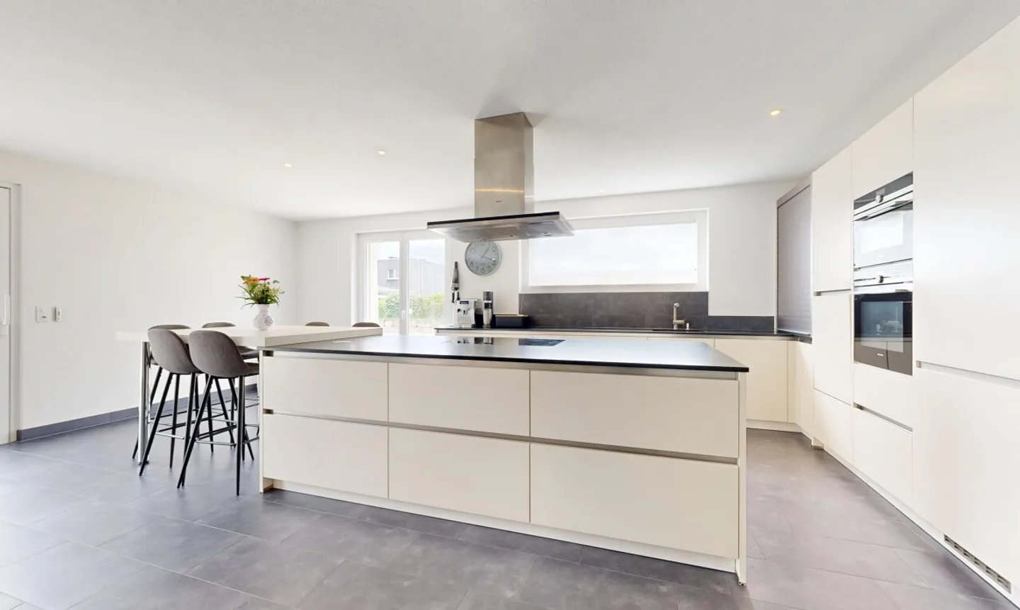 Magnifique maison familiale de 215 m² dans un cadre verdoyant à Bonfol - Photo 4 sur 11
