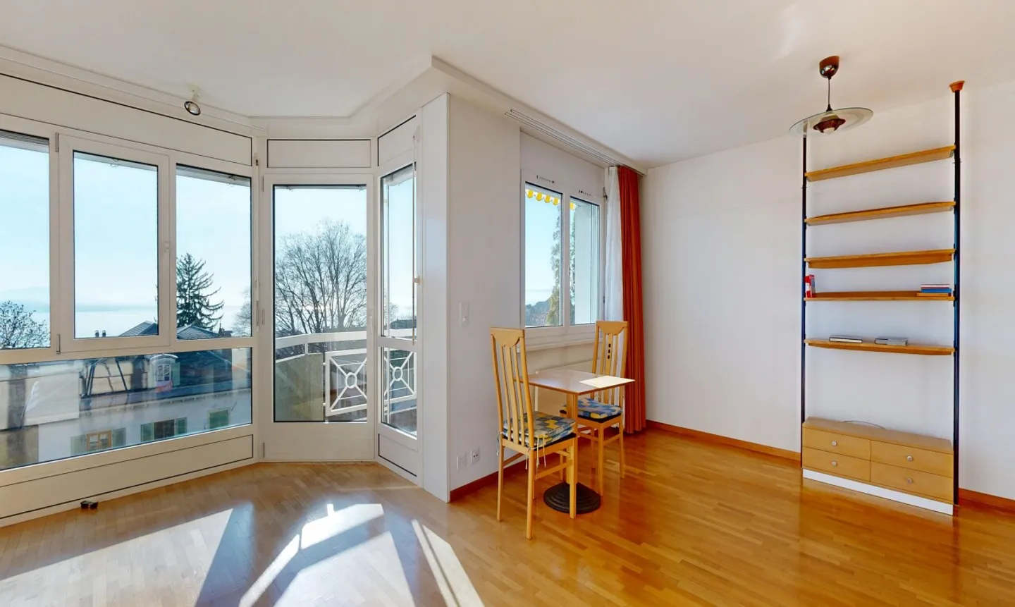 Exclusive: bright crossing apartment in a high-end PPE - Photo 7 of 11