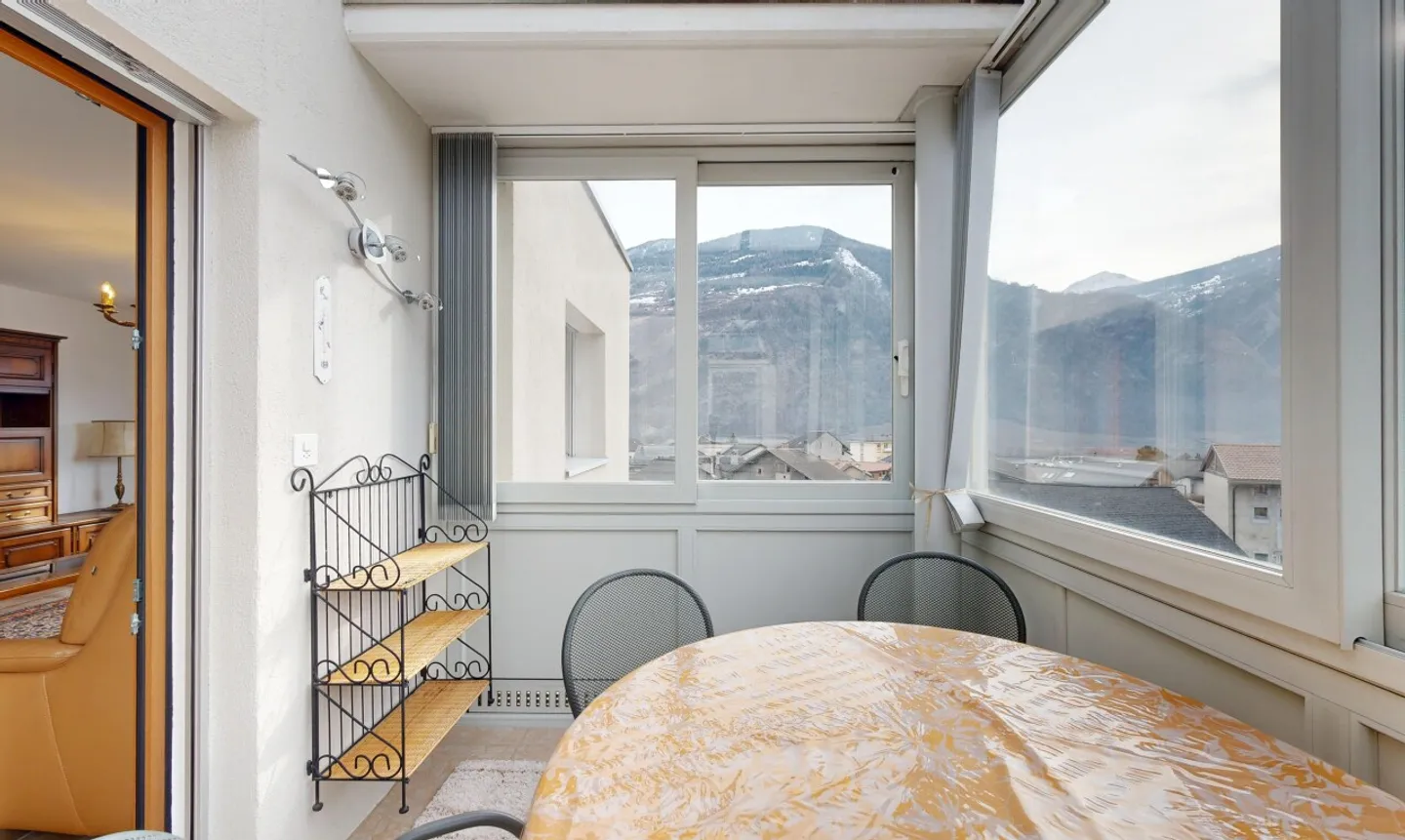 Exclusif: Lumineux appartement traversant de 3 chambres - Foto 5 di 11