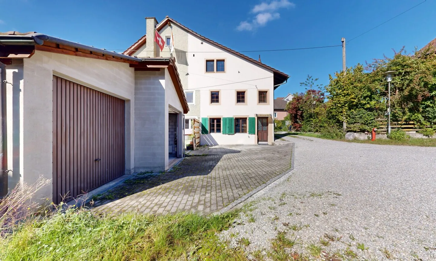 Charming 3.5-Room House with Separate Garden - Photo 1 of 11